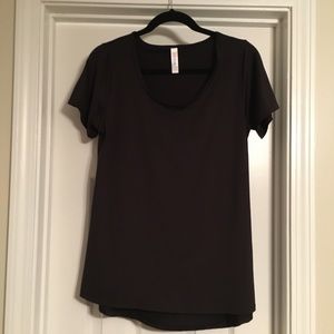 LuLaRoe Classic T - small